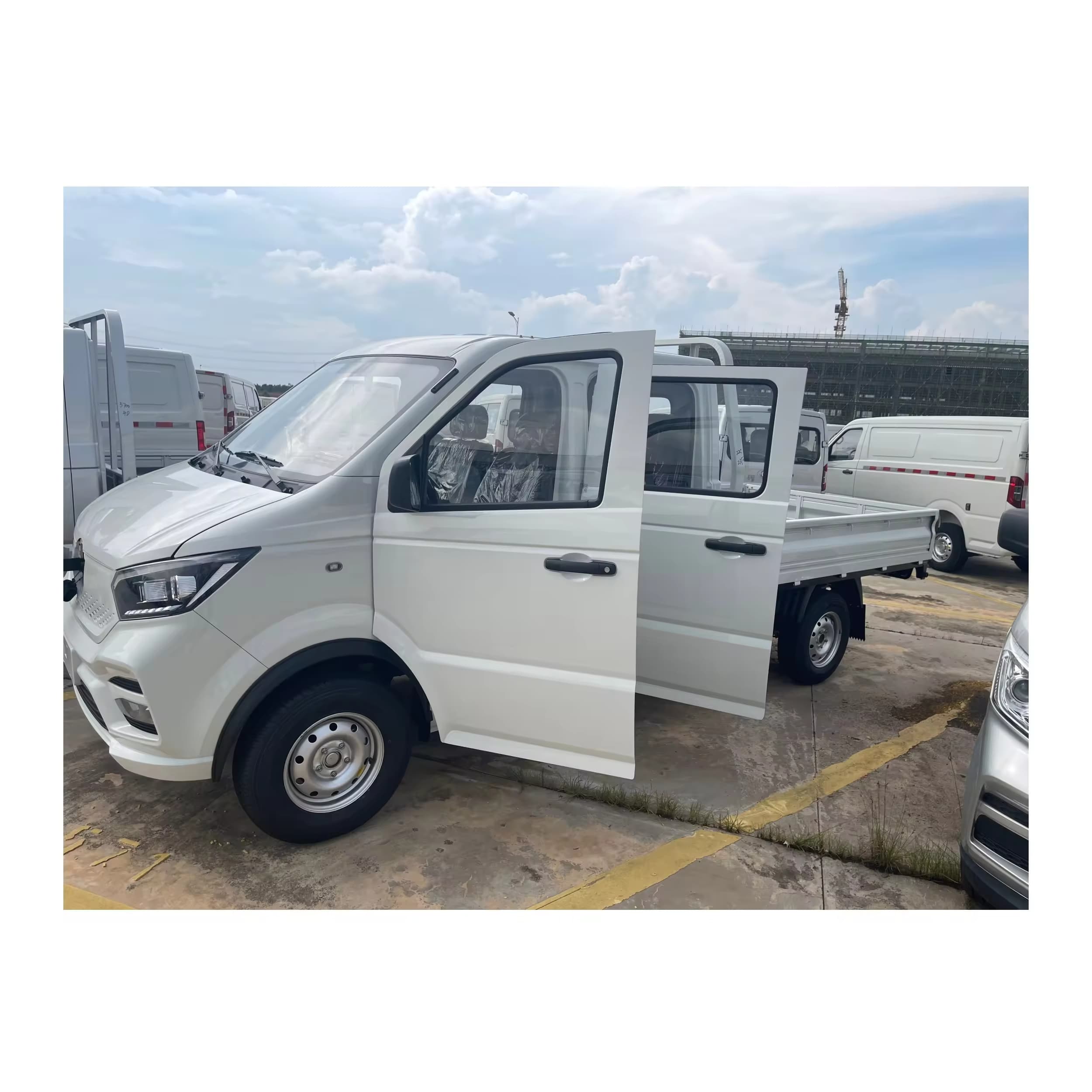 2024 Double Cabin Gasoline Mini Cargo Truck: Versatile Utility for Work and Transport