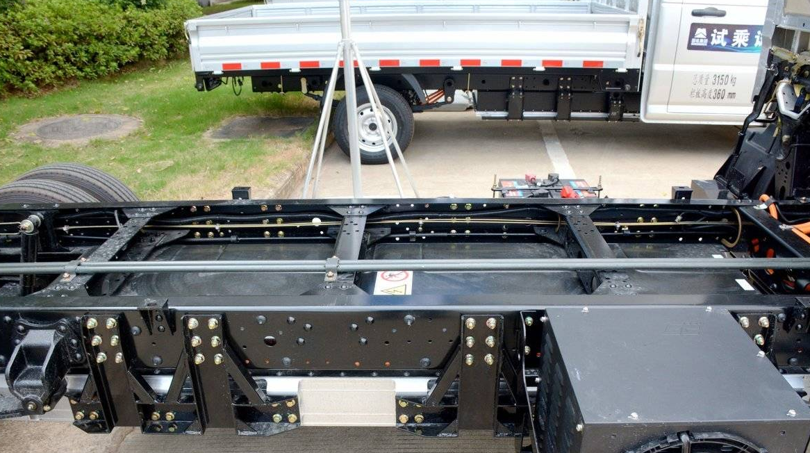 Kama Kaijie Electric Light Truck: 100kWh Battery with 1C Fast Charging