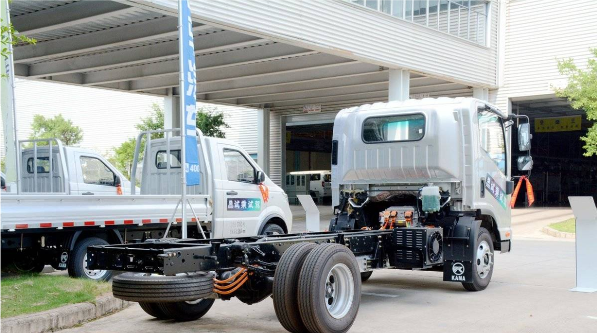 Kama Kaijie Electric Light Truck: 100kWh Battery with 1C Fast Charging